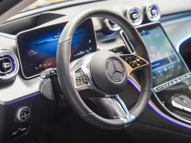 Mercedes-Benz C-Class view 19