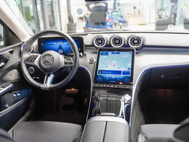 Mercedes-Benz C-Class view 17