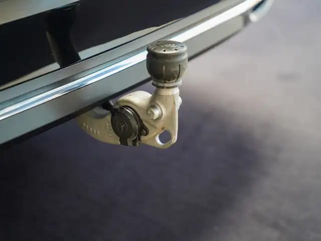 Mercedes-Benz C-Class view 8
