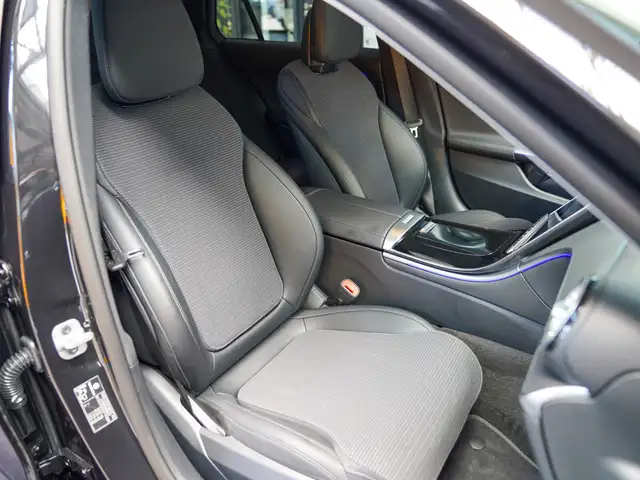 Mercedes-Benz C-Class view 11