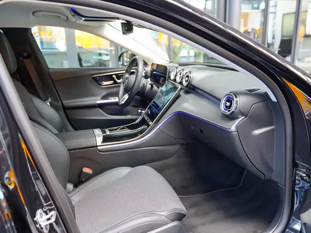 Mercedes-Benz C-Class view 12