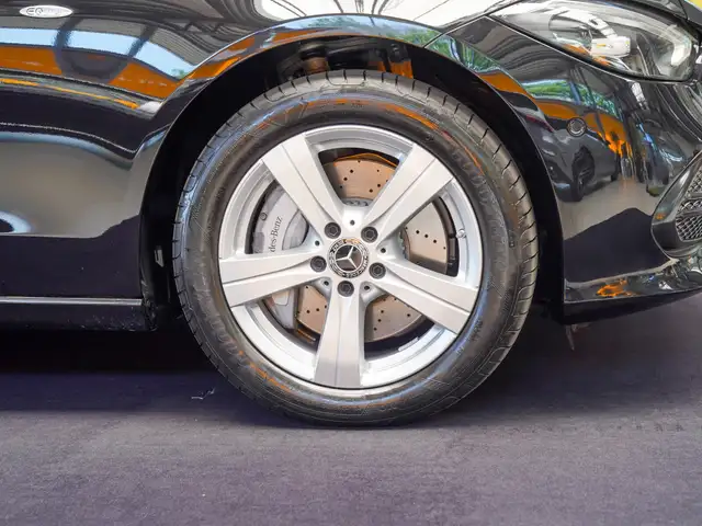 Mercedes-Benz C-Class view 2