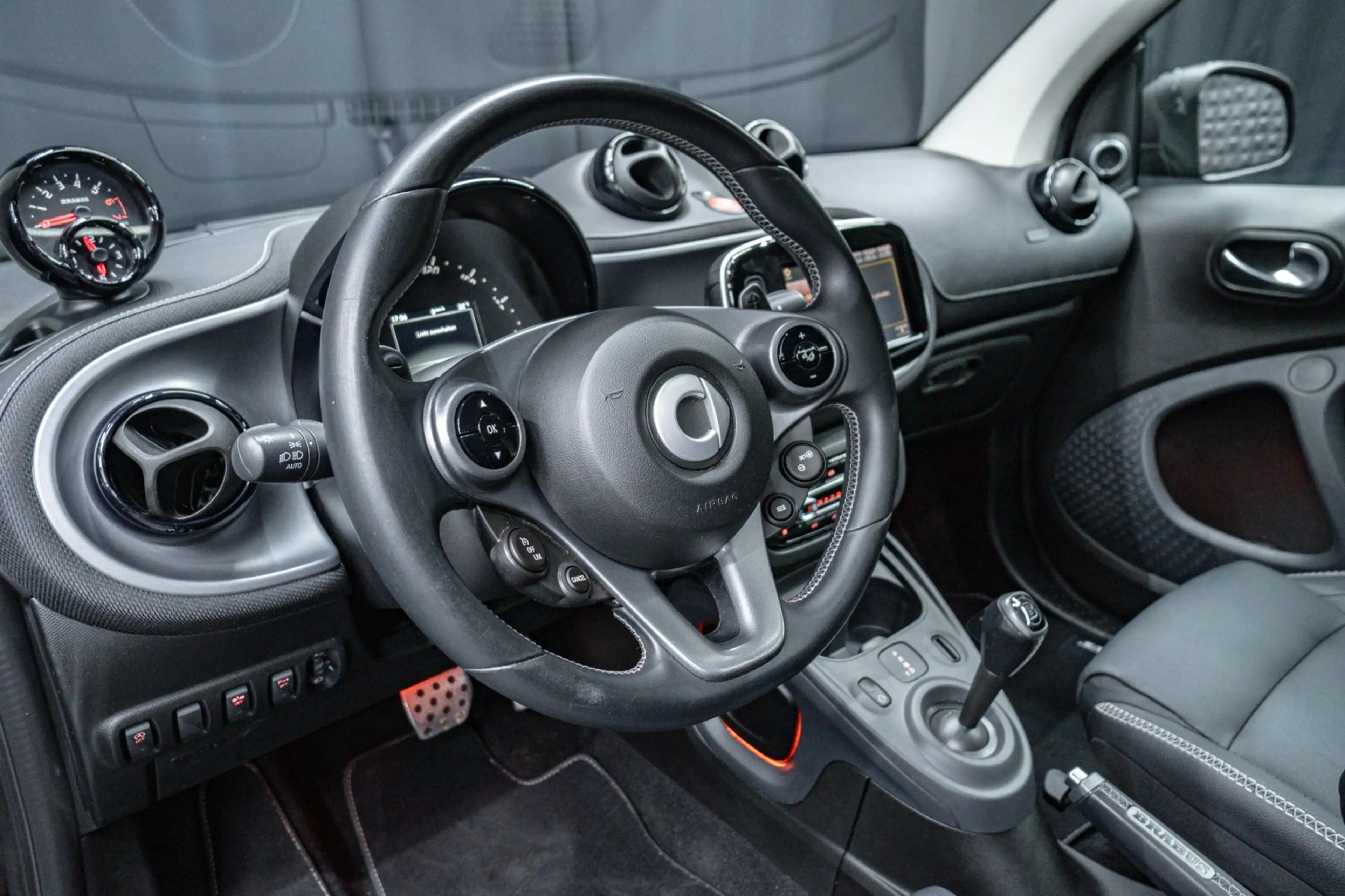 smart forTwo Brabus Xclusiv 1.Hand Klima Shz Komfort — photo 23