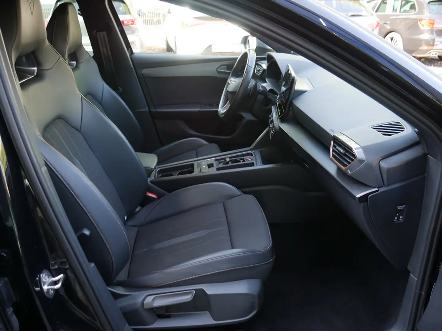 CUPRA Leon Sportstourer 2.0 TSI NAVI AHK ACC LED Schwarz - 2