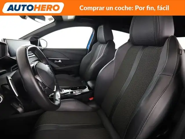 Peugeot 208 view 11