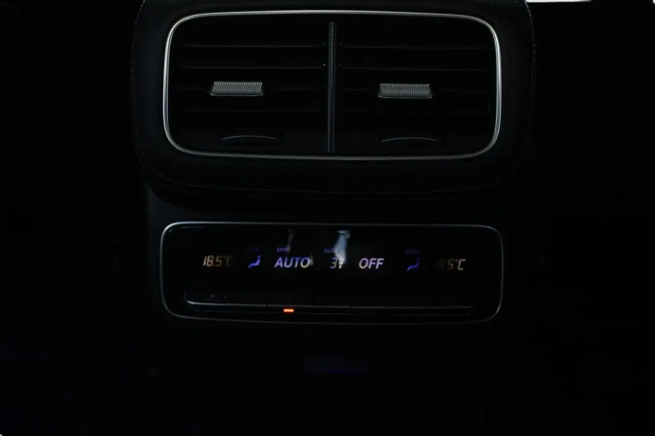 Mercedes-Benz GLS снимка Mercedes-Benz GLS