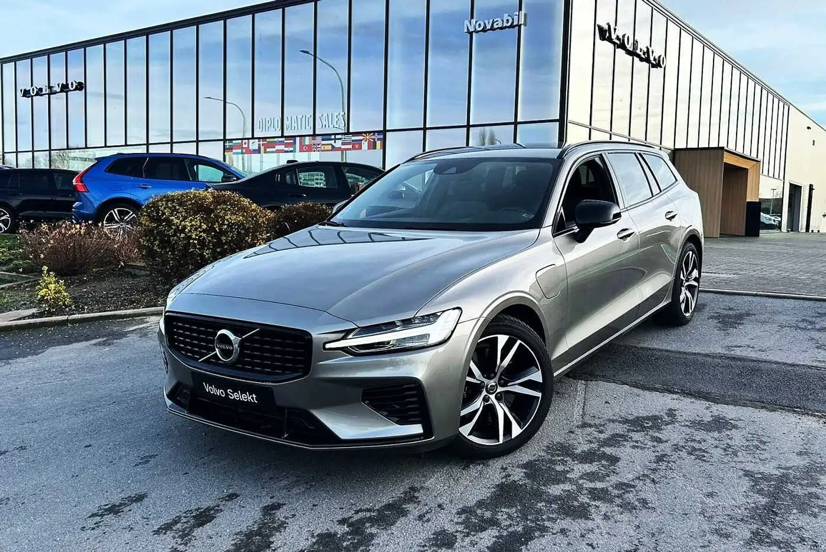 Volvo V60 R-Design, T6 AWD plug-in 'GARANTIE 3 ANS' Gris - 1