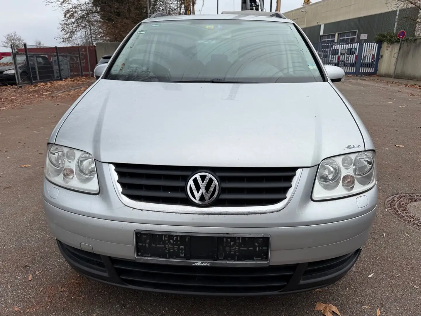 Volkswagen Touran Trendline 2.0 TDI 103 KW Automatik AHK Silber - 1