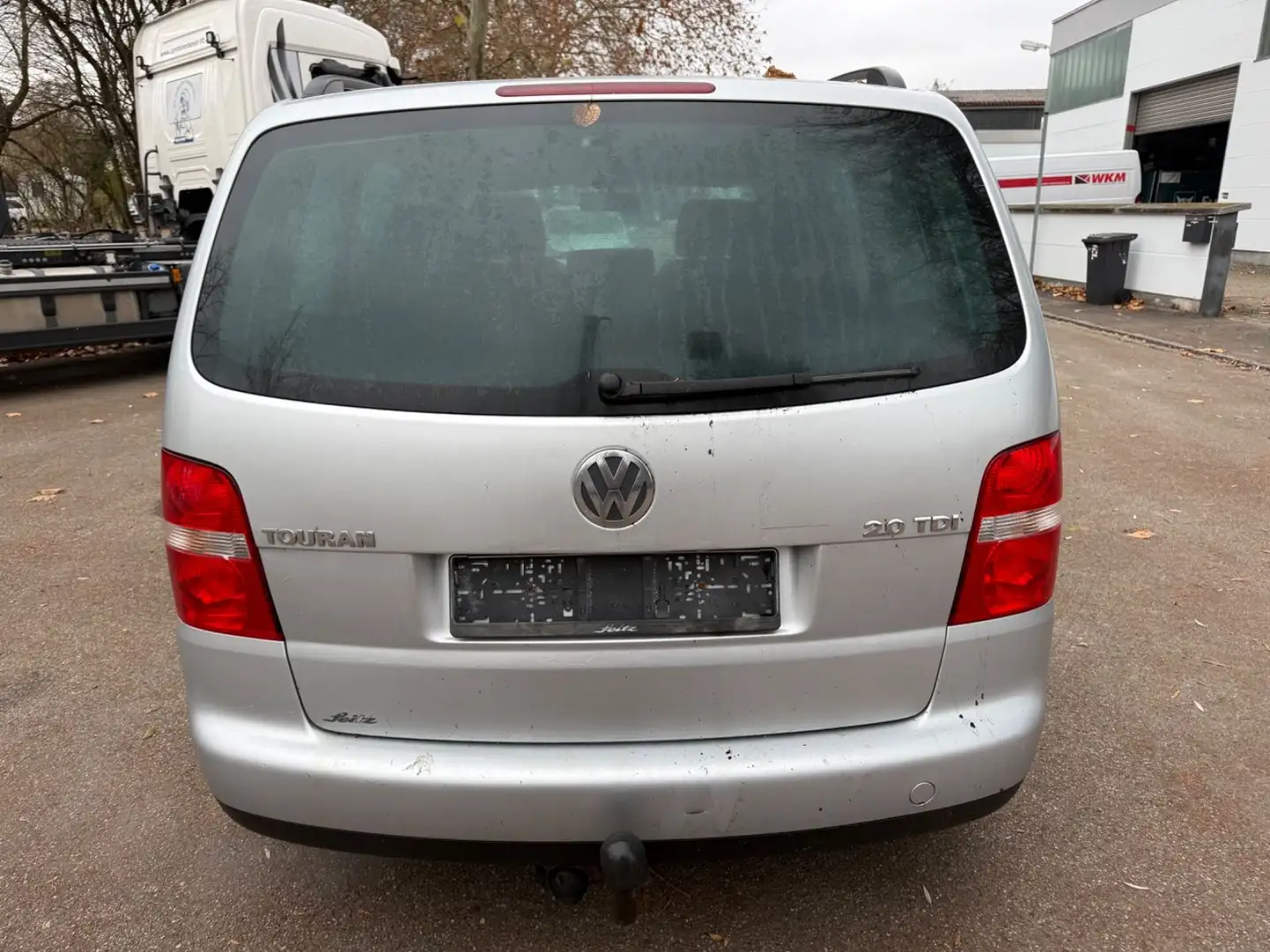 Volkswagen Touran Trendline 2.0 TDI 103 KW Automatik AHK Silber - 2