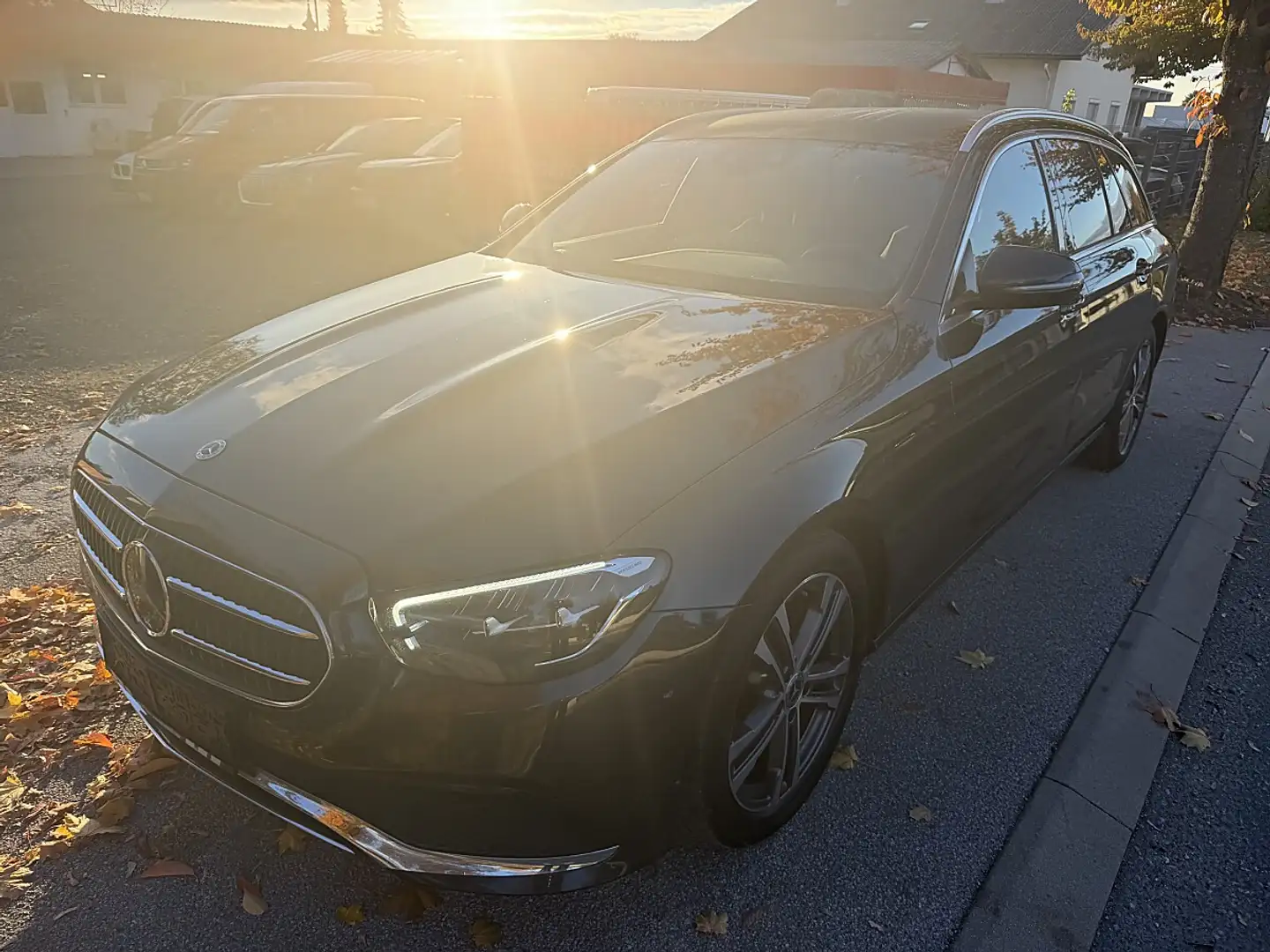 Mercedes-Benz E 220 d Avantgarde (EURO 6d) **Leder/Led/1.Besitz/Anh... Schwarz - 1