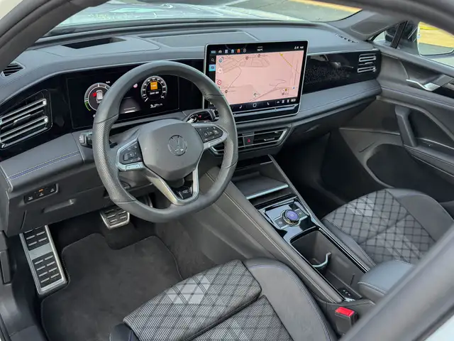 Volkswagen Tiguan view 24