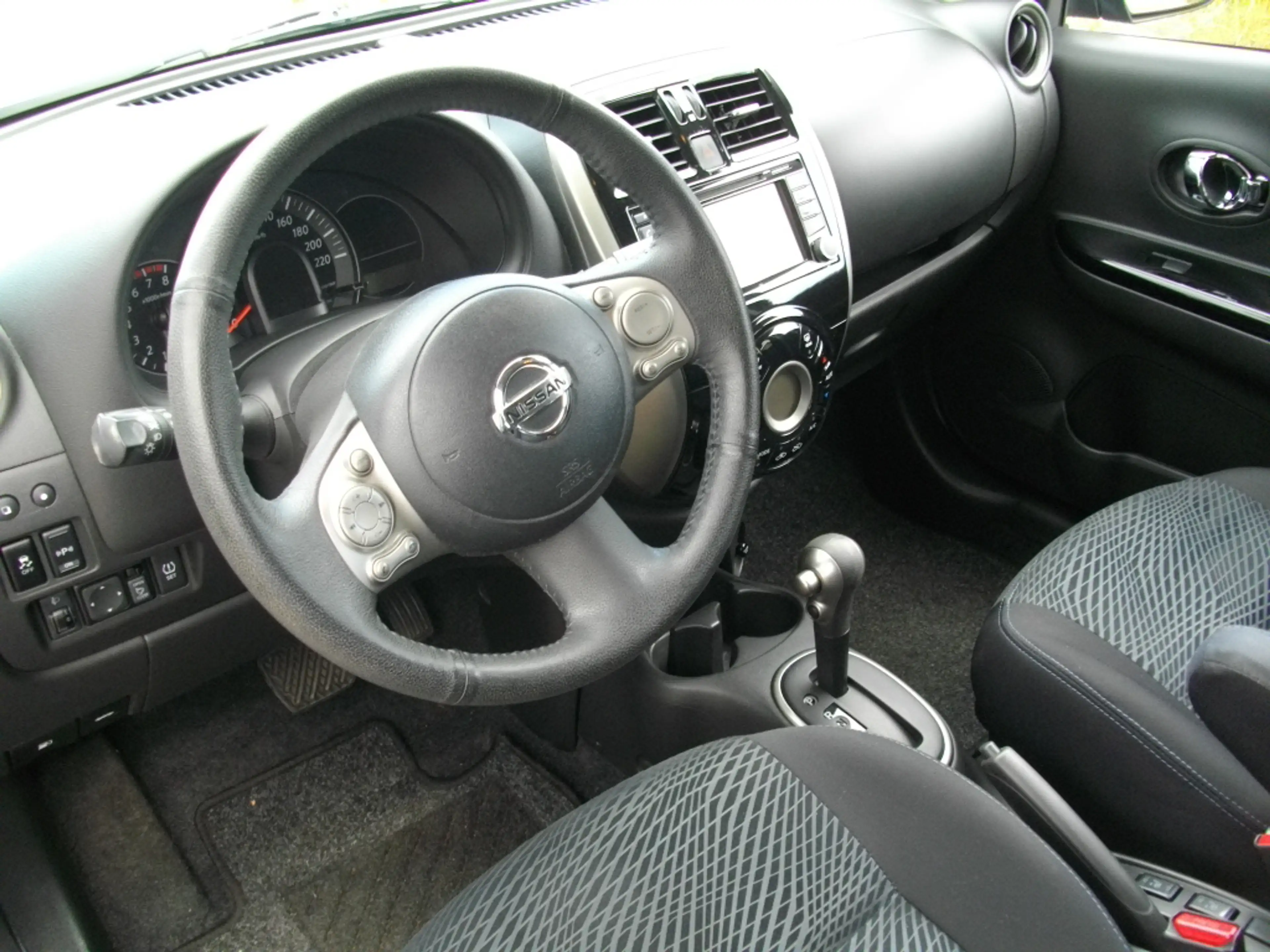 Nissan Micra CVT N-TEC*Automatik*Rentnerwagen in bildschönem Zustand* — photo 7