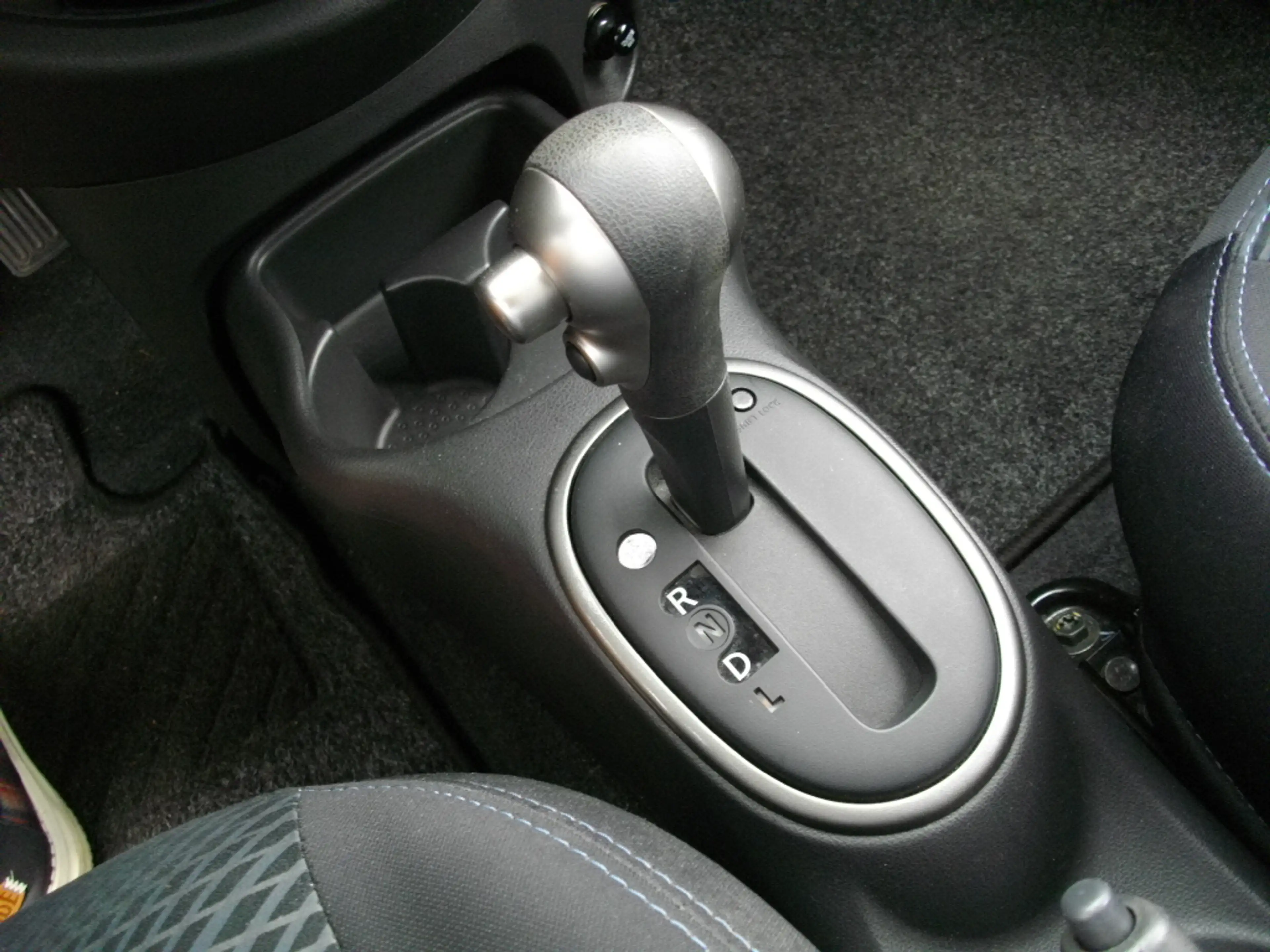 Nissan Micra CVT N-TEC*Automatik*Rentnerwagen in bildschönem Zustand* — photo 9