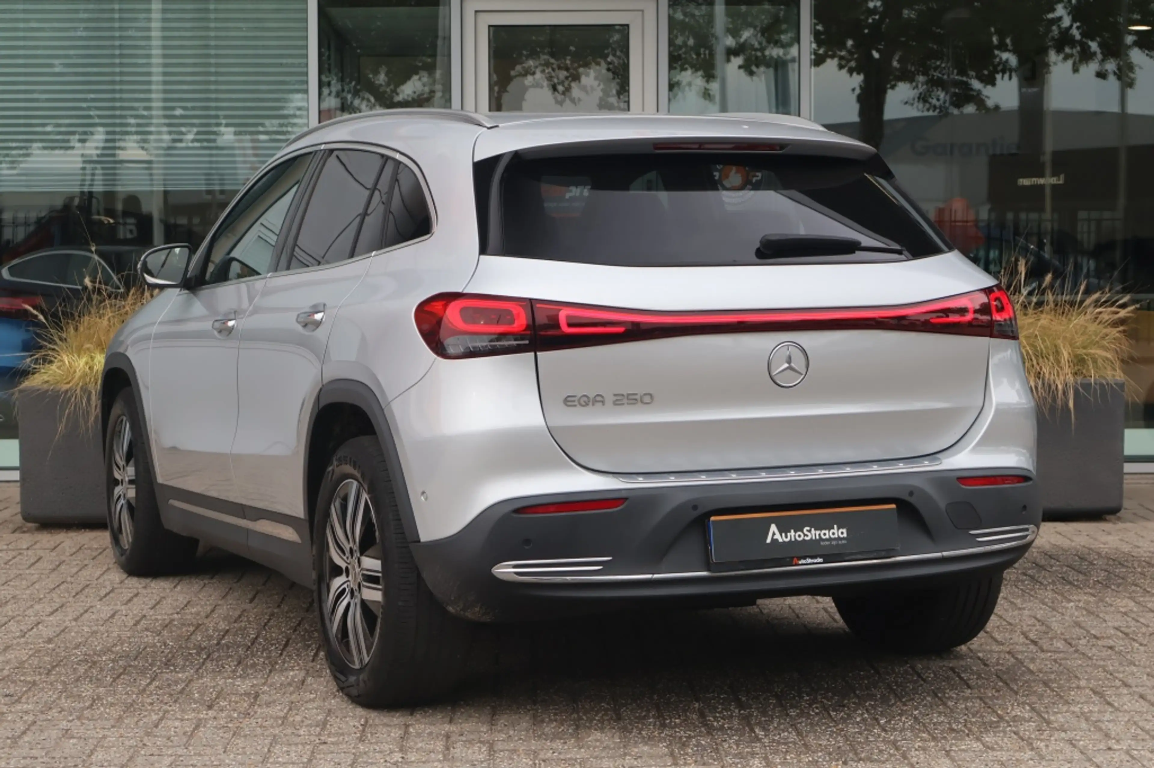 Mercedes-Benz EQA 250 250+ 190pk Luxury Line — photo 2