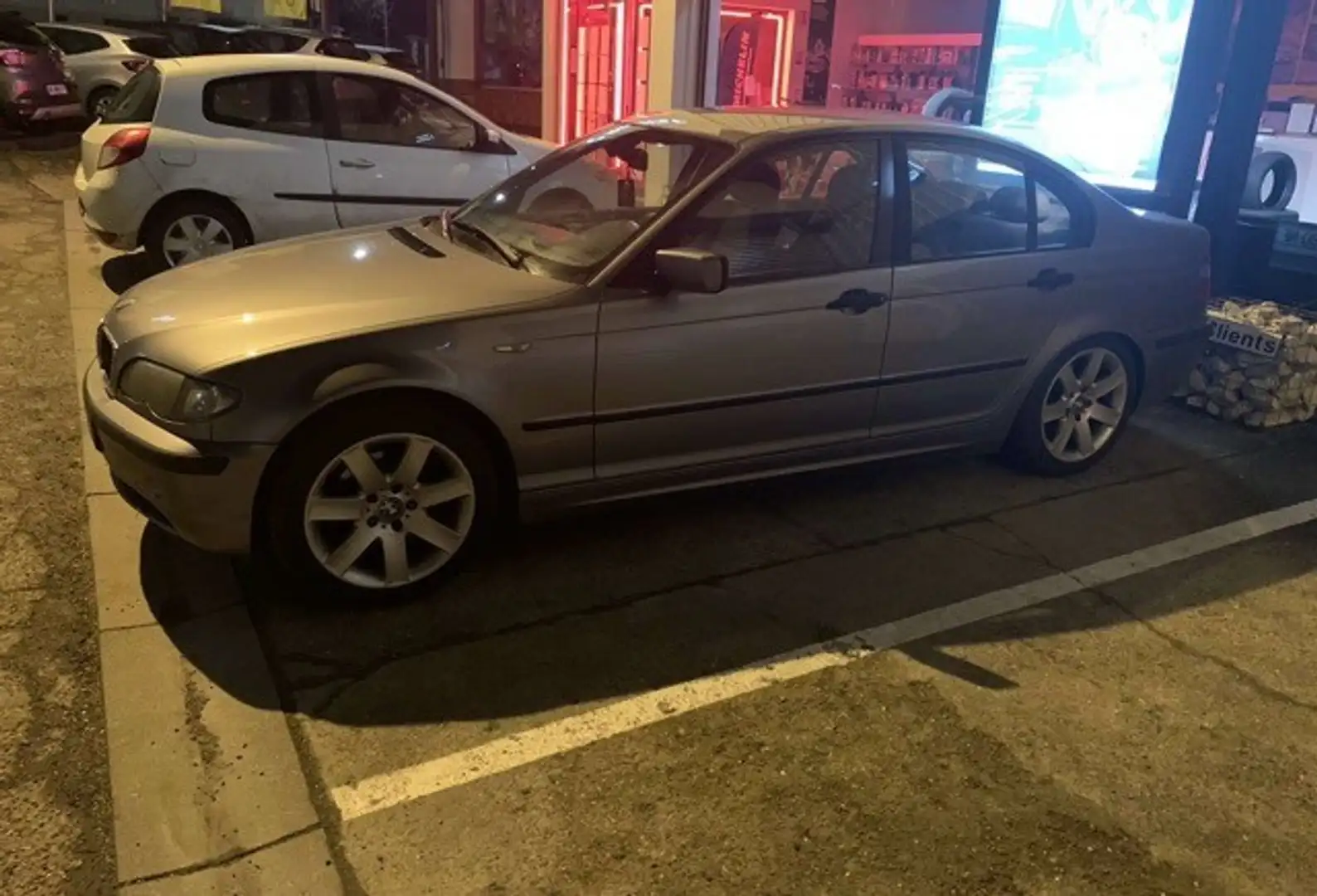 BMW 320 320d - 1