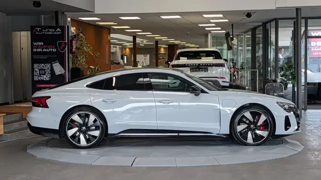 Audi e-tron GT view 5