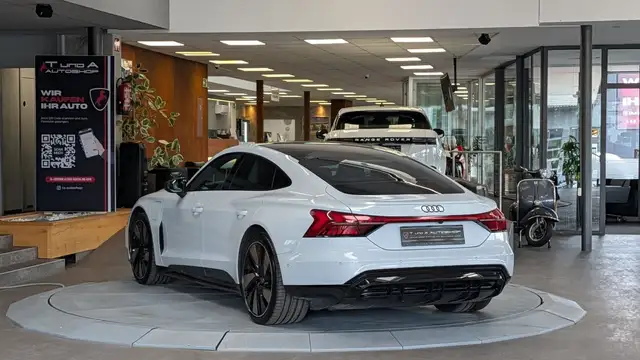 Audi e-tron GT view 6