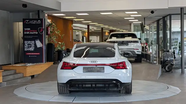 Audi e-tron GT view 8