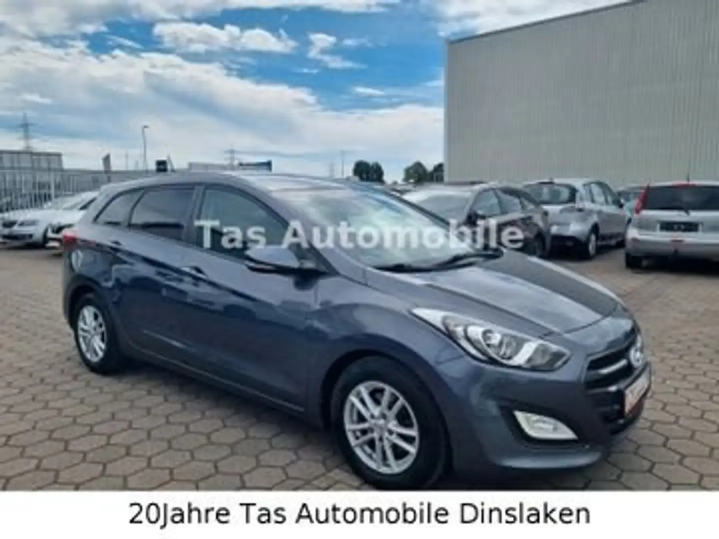 Hyundai i30 cw blue 1.4 Trend"Navi"8-fach bereift... Grau - 2