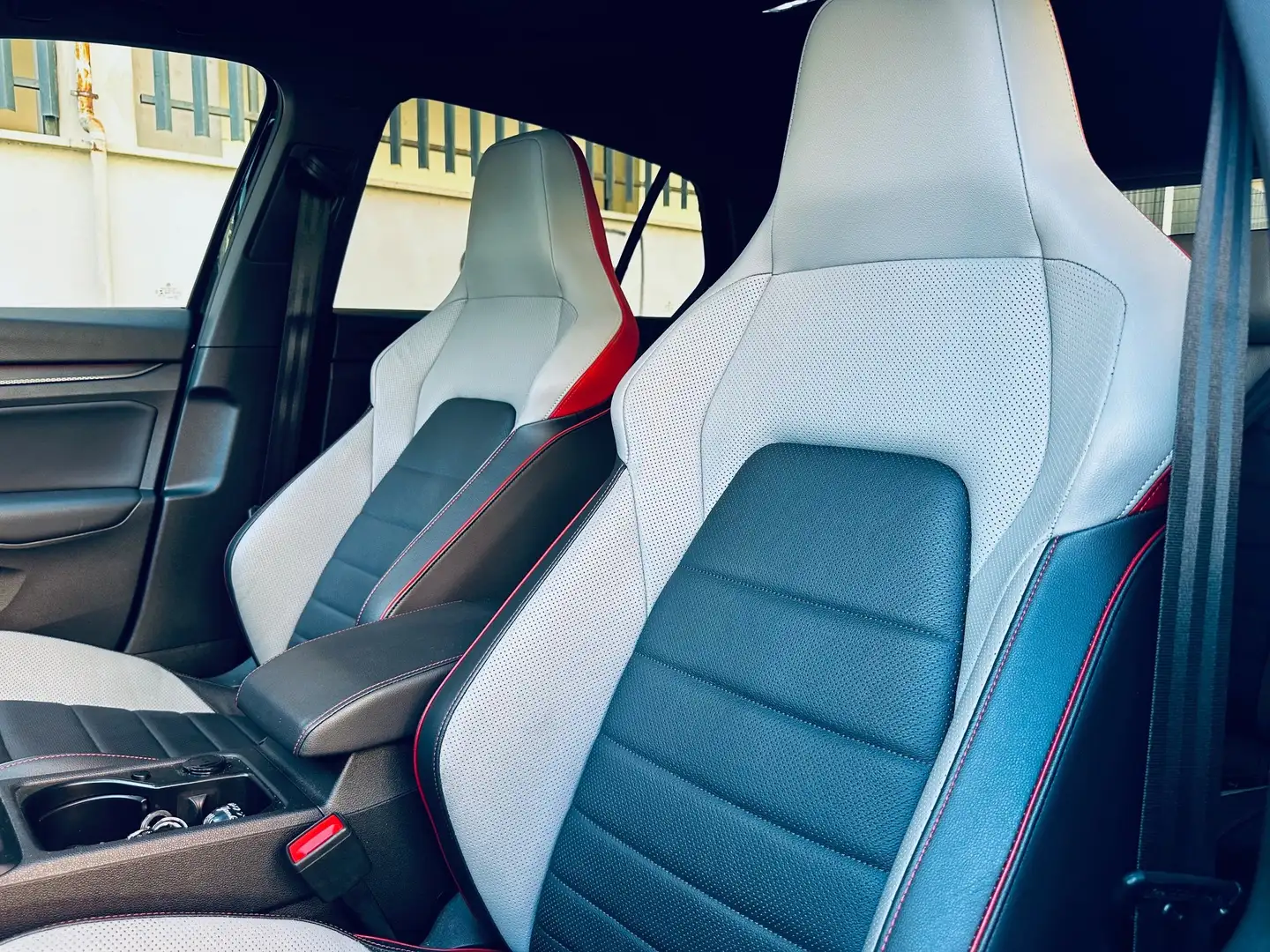 Volkswagen Golf GTI CLUBSPORT TETTO PELLE HARMAN KARDON CERCHI 19 Nero - 2