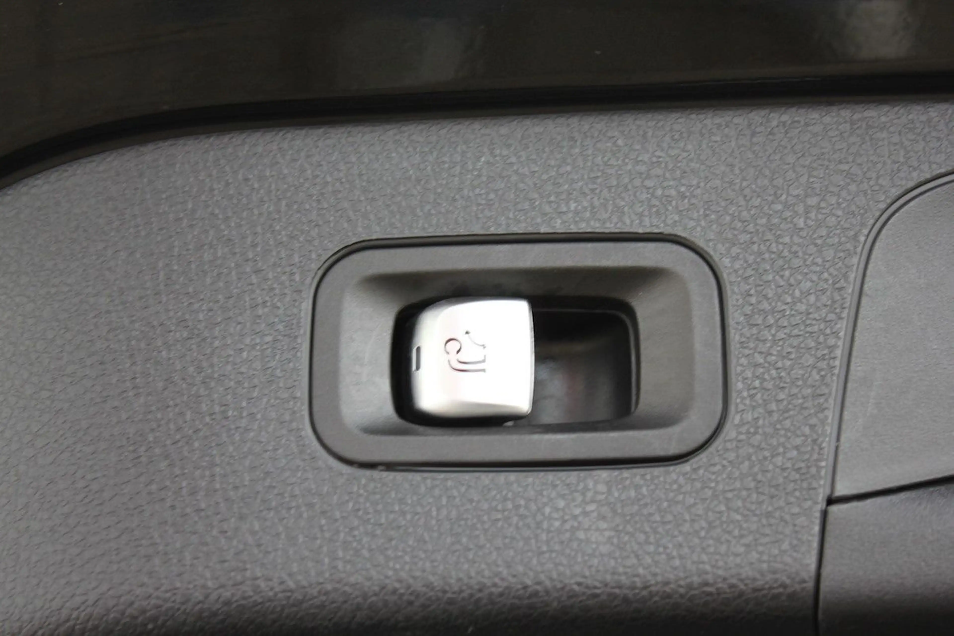 Mercedes-Benz EQC 400 400 4Matic SoH 94,7 % AHK ( 23.269.- € NETTO — photo 12