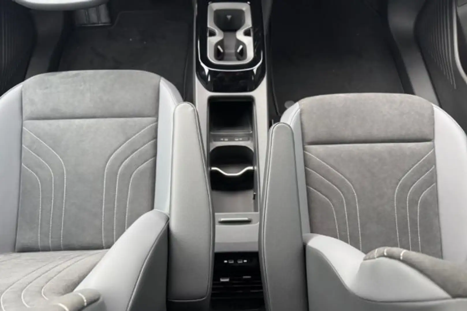 Volkswagen ID.4 77 KWH Gris - 2
