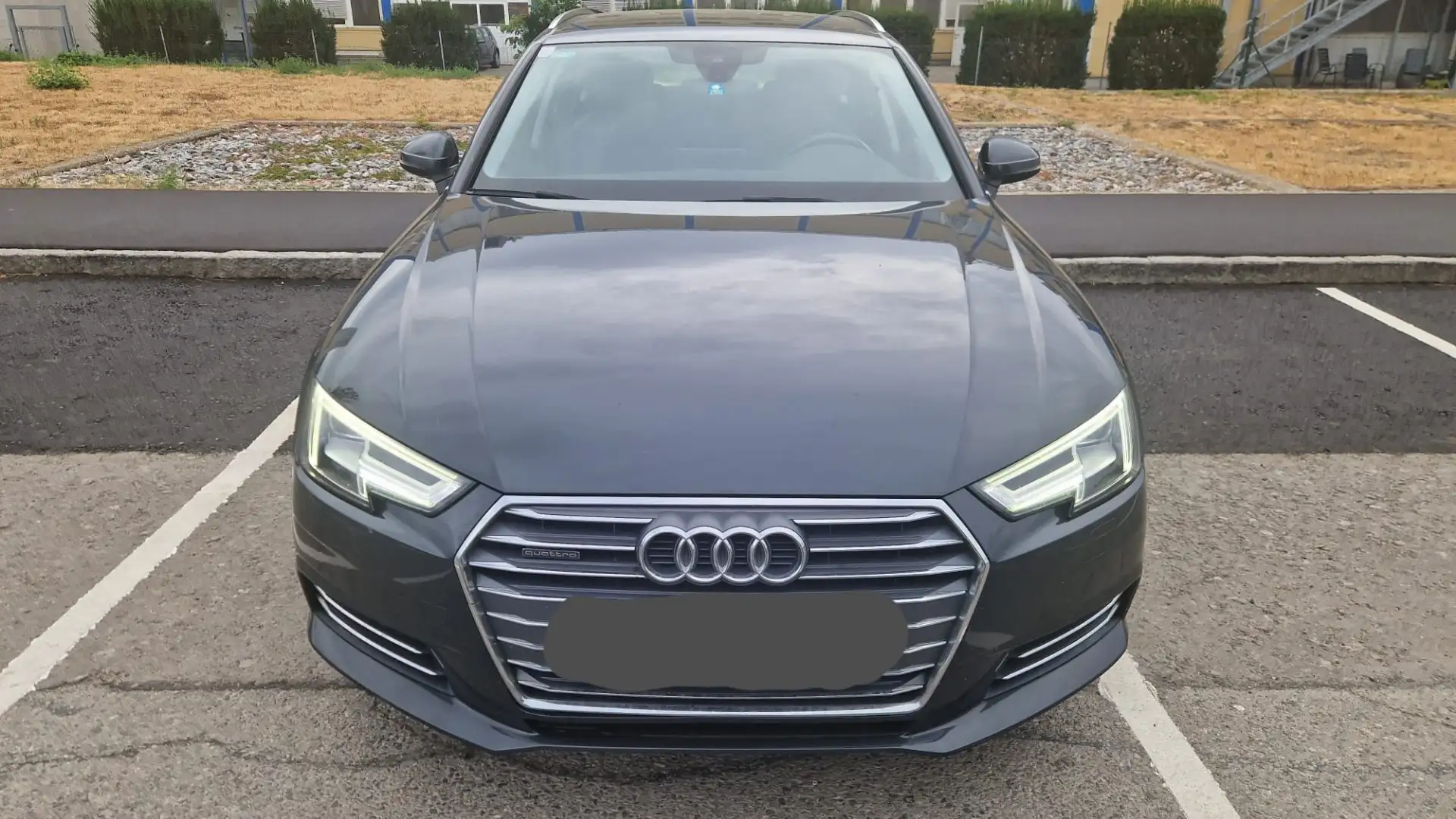 Audi A4 Avant 2,0 TDI quattro  S-tronic Virtual AHK Standh Grau - 1