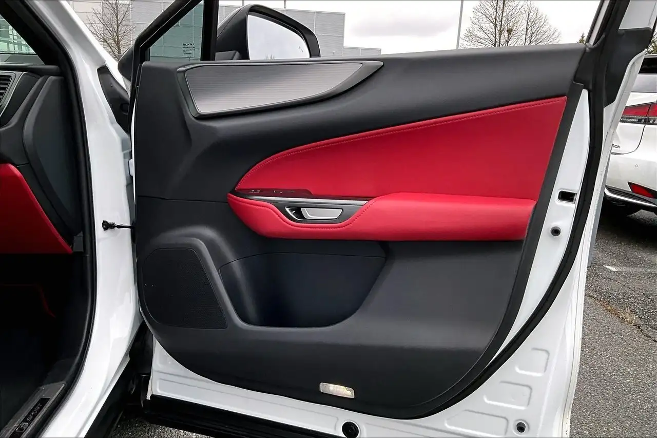 Lexus NX снимка Lexus NX