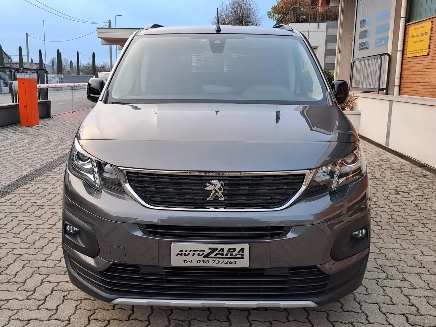 Peugeot Rifter AUTOCARRO 5 POSTI 1.5 bluehdi Grau - 1