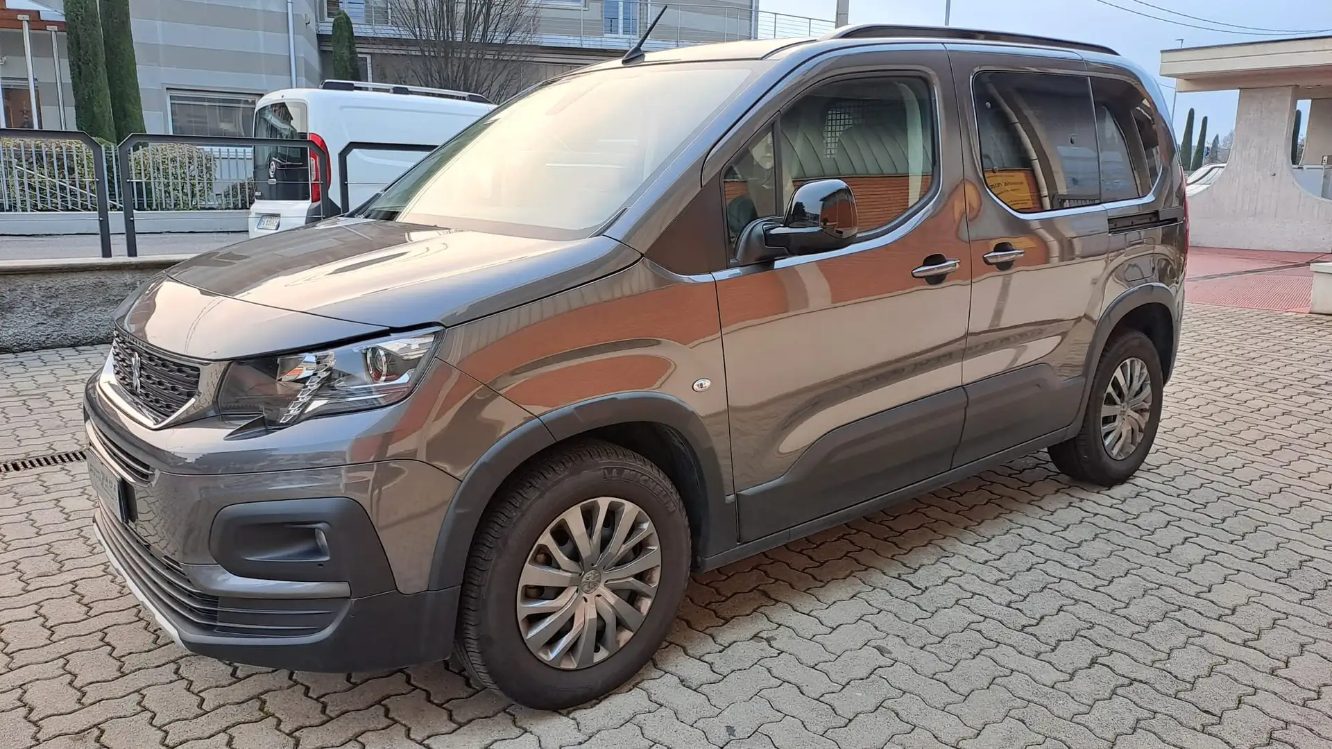 Peugeot Rifter AUTOCARRO 5 POSTI 1.5 bluehdi Grau - 2