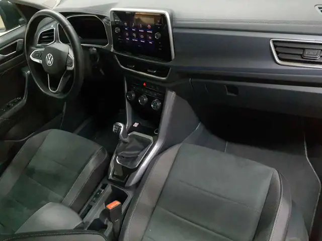 Volkswagen T-Roc view 9