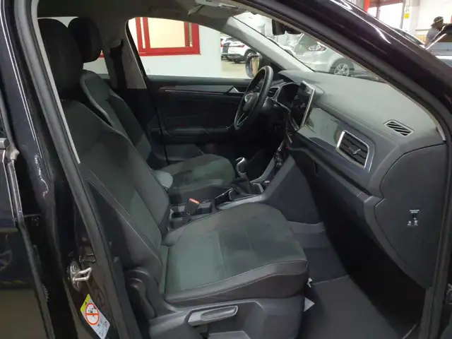 Volkswagen T-Roc view 8
