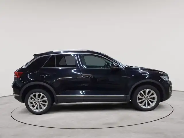 Volkswagen T-Roc view 3