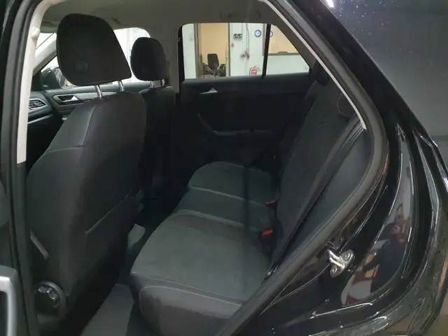 Volkswagen T-Roc view 13