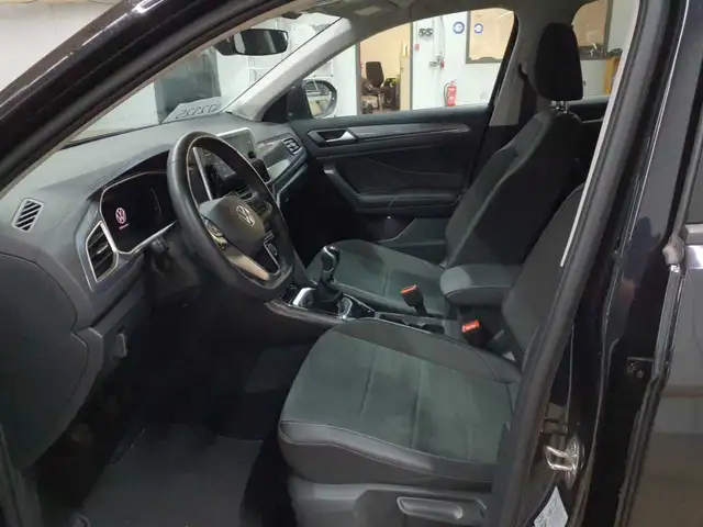 Volkswagen T-Roc view 7