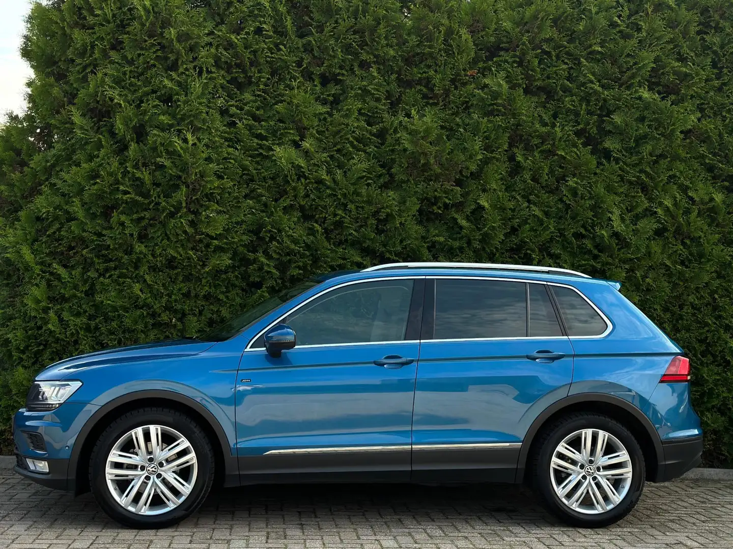 Volkswagen Tiguan 1.5 TSI Highline CarPlay Panorama Blau - 2