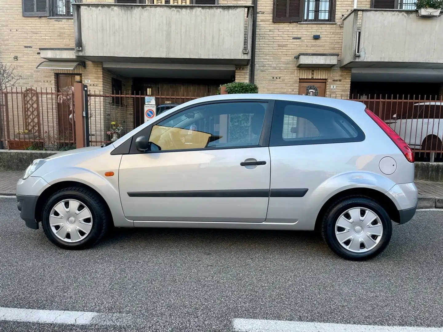 Ford Fiesta Fiesta 1.4 tdci Plus N1 Autocarro COME NUOVA Silver - 2