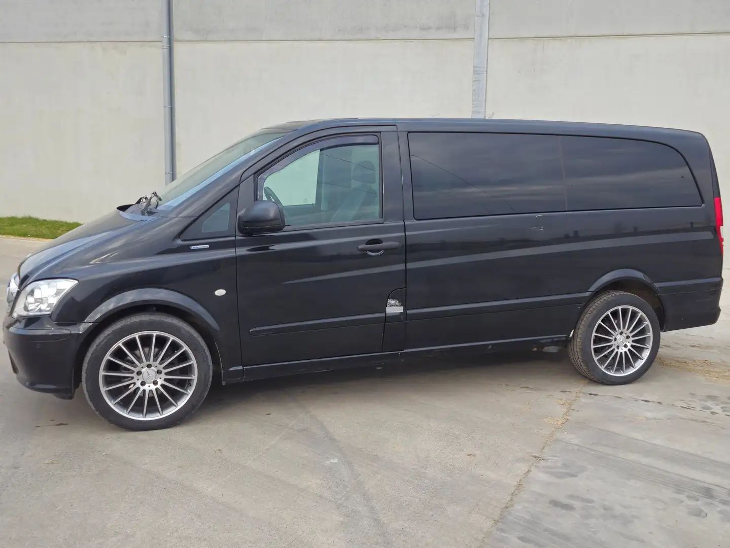 Mercedes-Benz Vito 3.0 CDI V6 Shuttle Noir - 2