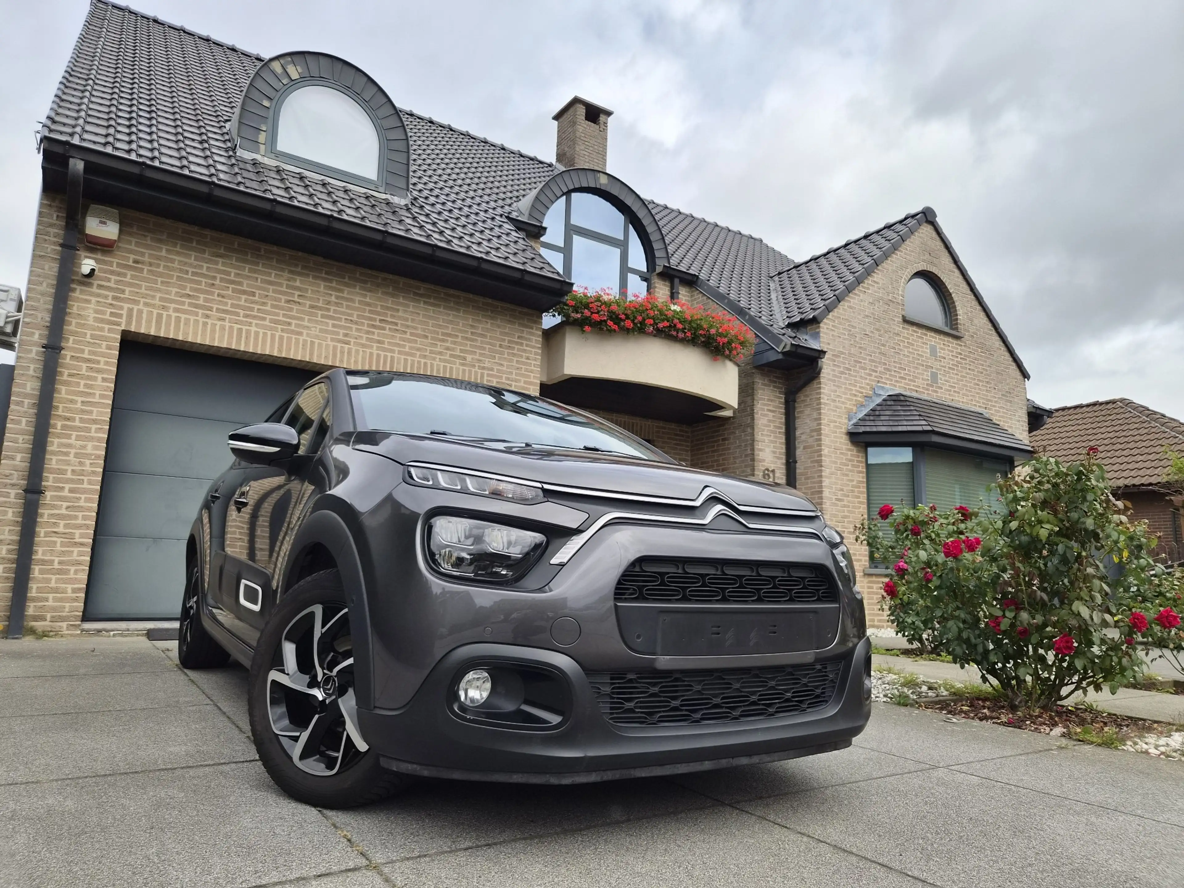 Citroen C3 1.2 Shine S / CAMERA / CARPLAY / NAVI / *TOP DEAL* — photo 3