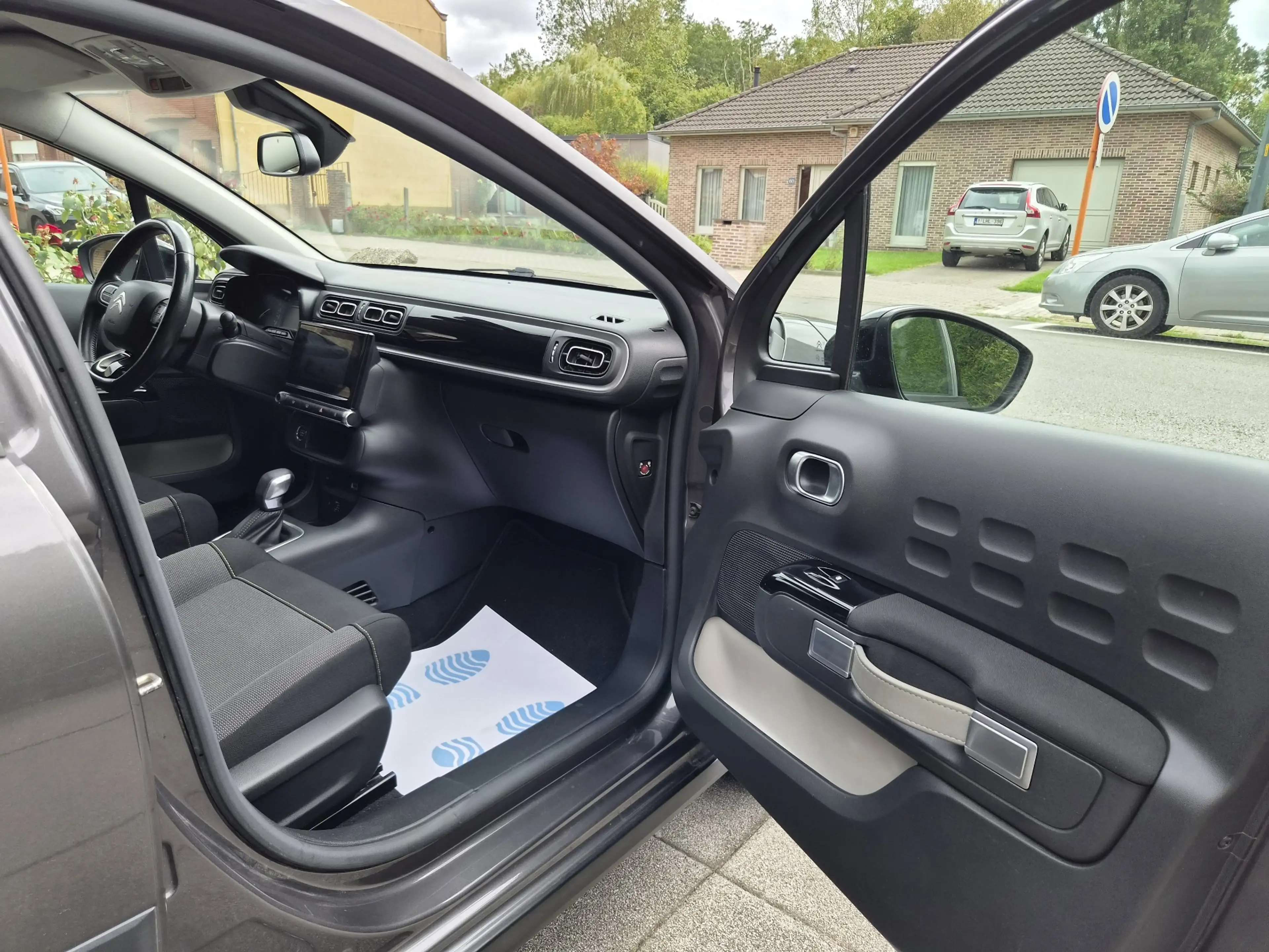 Citroen C3 1.2 Shine S / CAMERA / CARPLAY / NAVI / *TOP DEAL* — photo 8