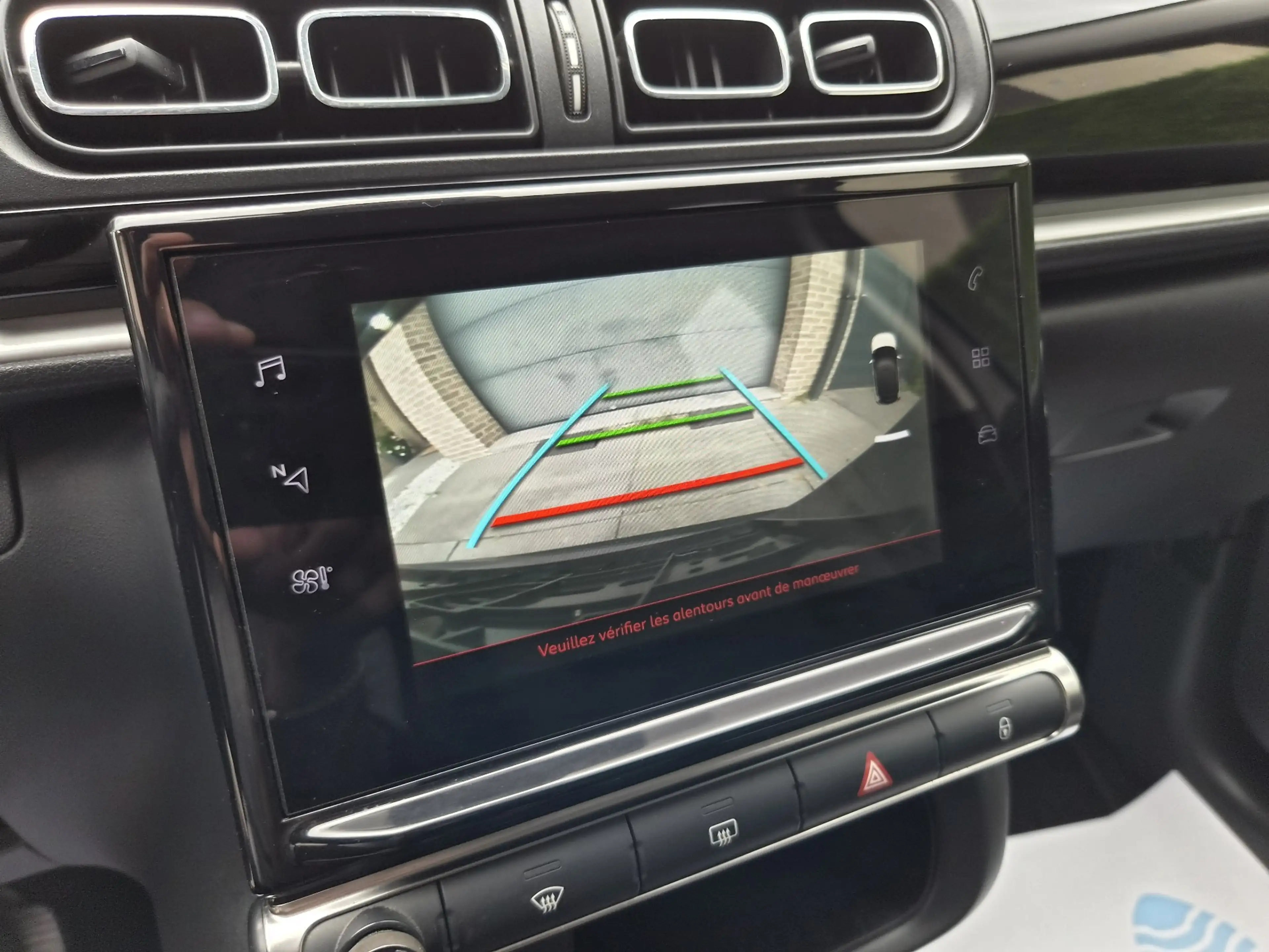 Citroen C3 1.2 Shine S / CAMERA / CARPLAY / NAVI / *TOP DEAL* — photo 14