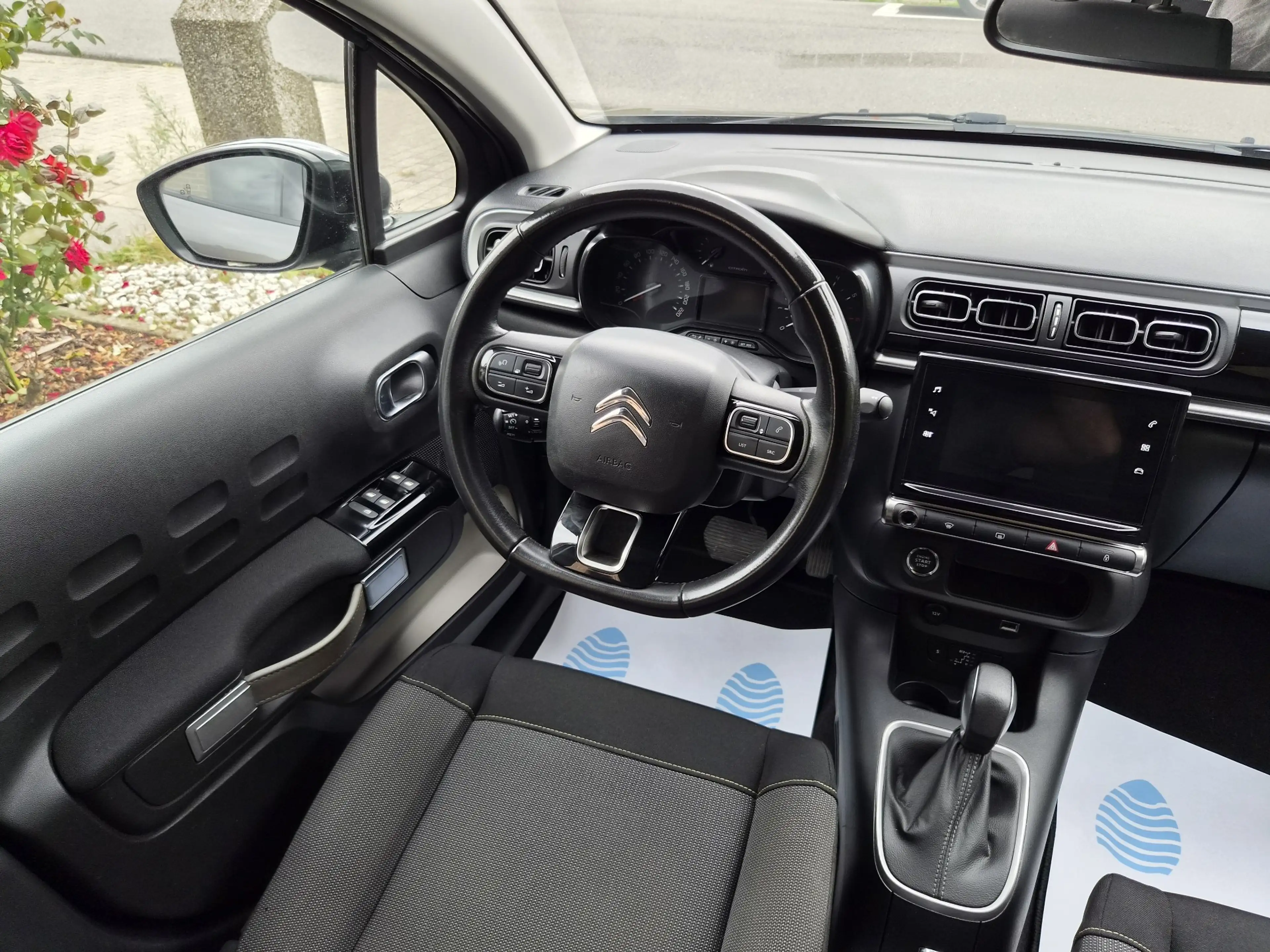 Citroen C3 1.2 Shine S / CAMERA / CARPLAY / NAVI / *TOP DEAL* — photo 11