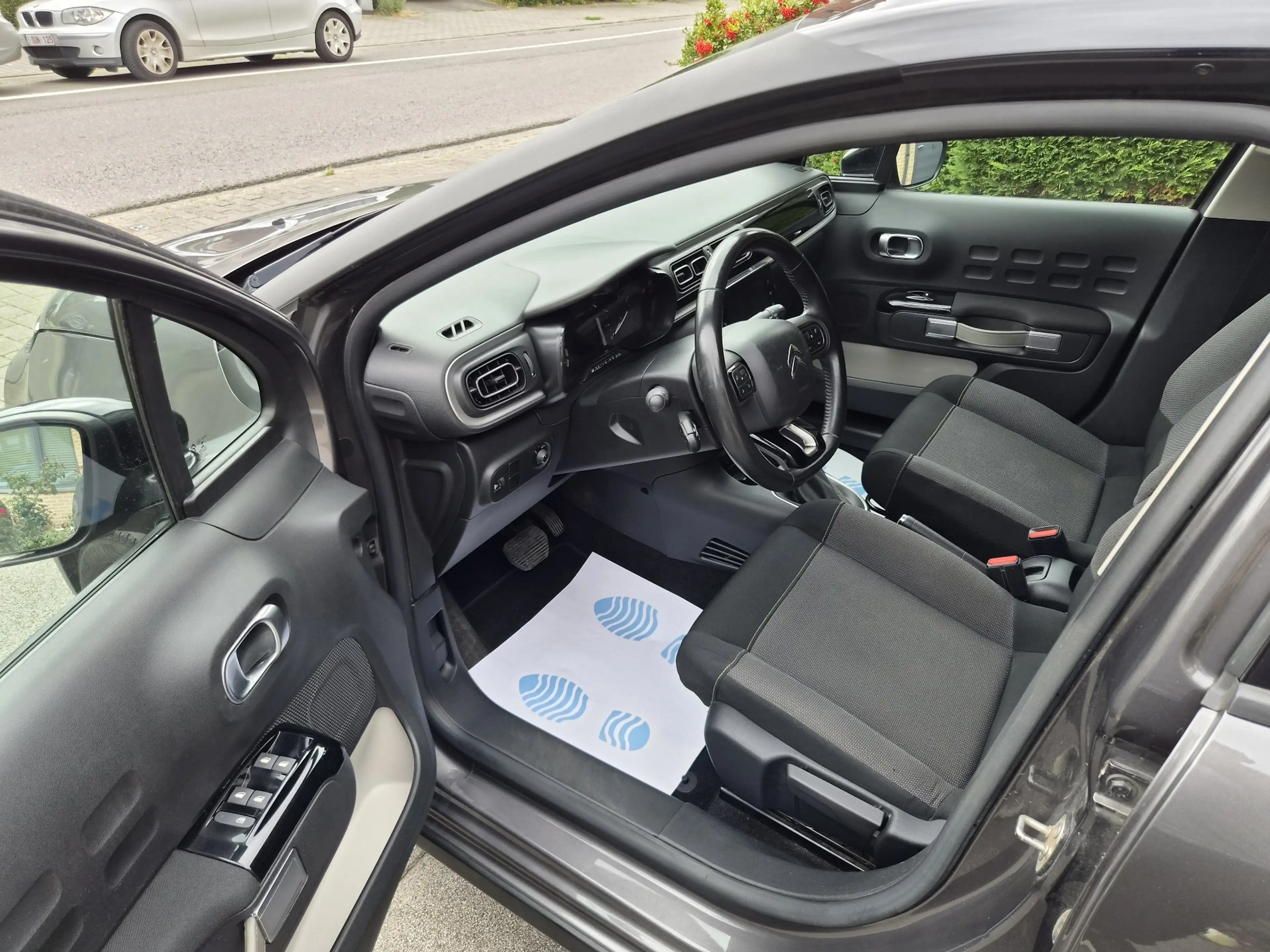 Citroen C3 1.2 Shine S / CAMERA / CARPLAY / NAVI / *TOP DEAL* — photo 6