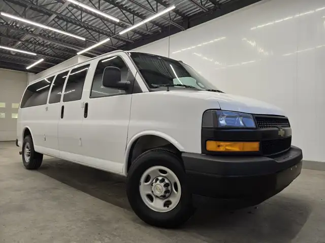 Chevrolet Express Passenger 2024 — photo 4