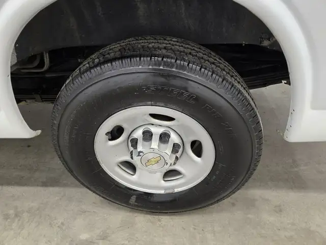 Chevrolet Express Passenger 2024 — photo 5