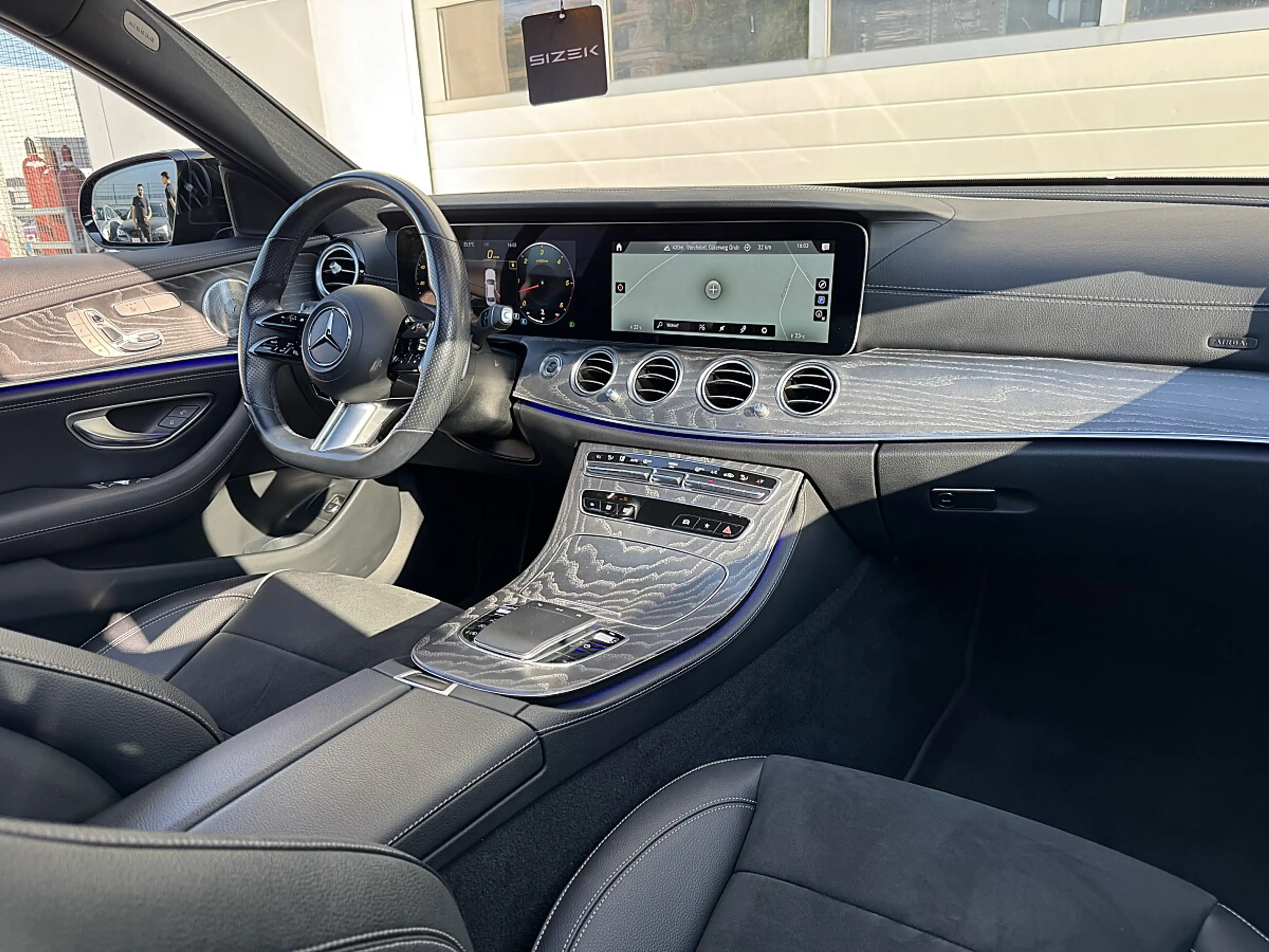 Mercedes-Benz E 400 d 4MATIC Aut. AMG 63 LOOK|PANO|360°|DISTRONIC| ... — photo 10