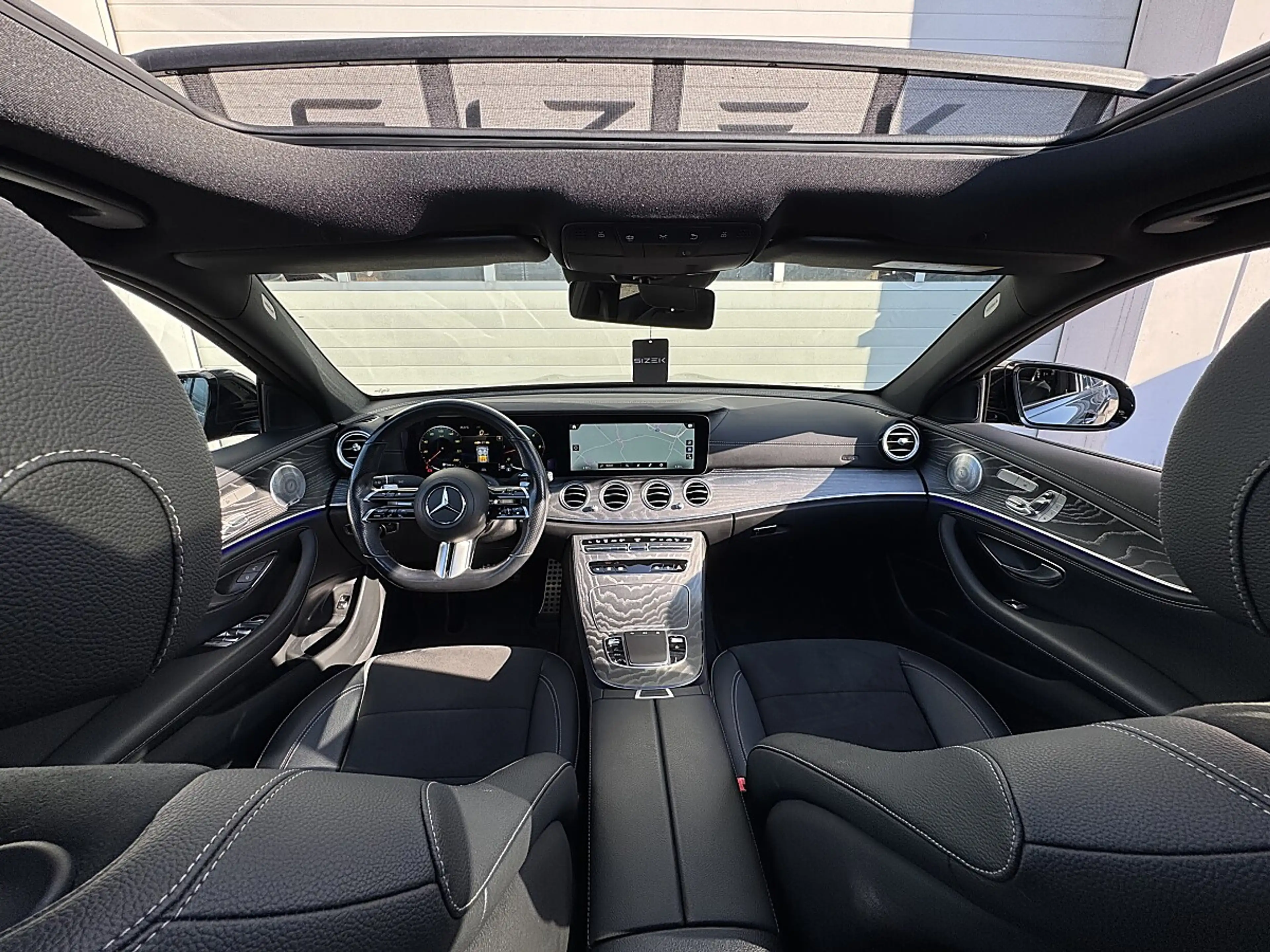 Mercedes-Benz E 400 d 4MATIC Aut. AMG 63 LOOK|PANO|360°|DISTRONIC| ... — photo 9