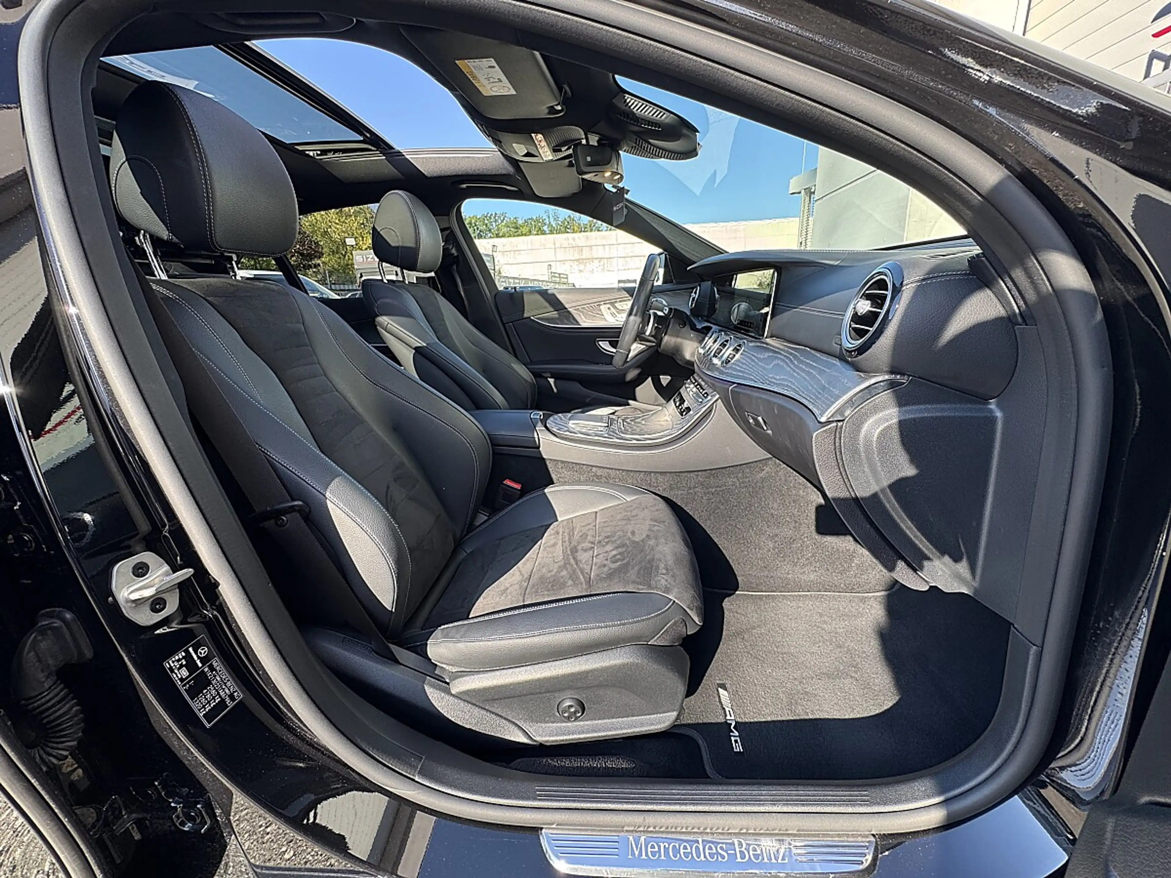 Mercedes-Benz E 400 d 4MATIC Aut. AMG 63 LOOK|PANO|360°|DISTRONIC| ... — photo 11