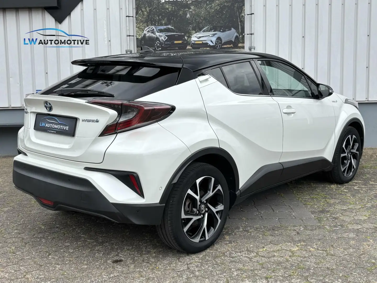 Toyota C-HR 1.8 Hybrid Bi-Tone Plus | Full LED | JBL | Dodehoe Wit - 2