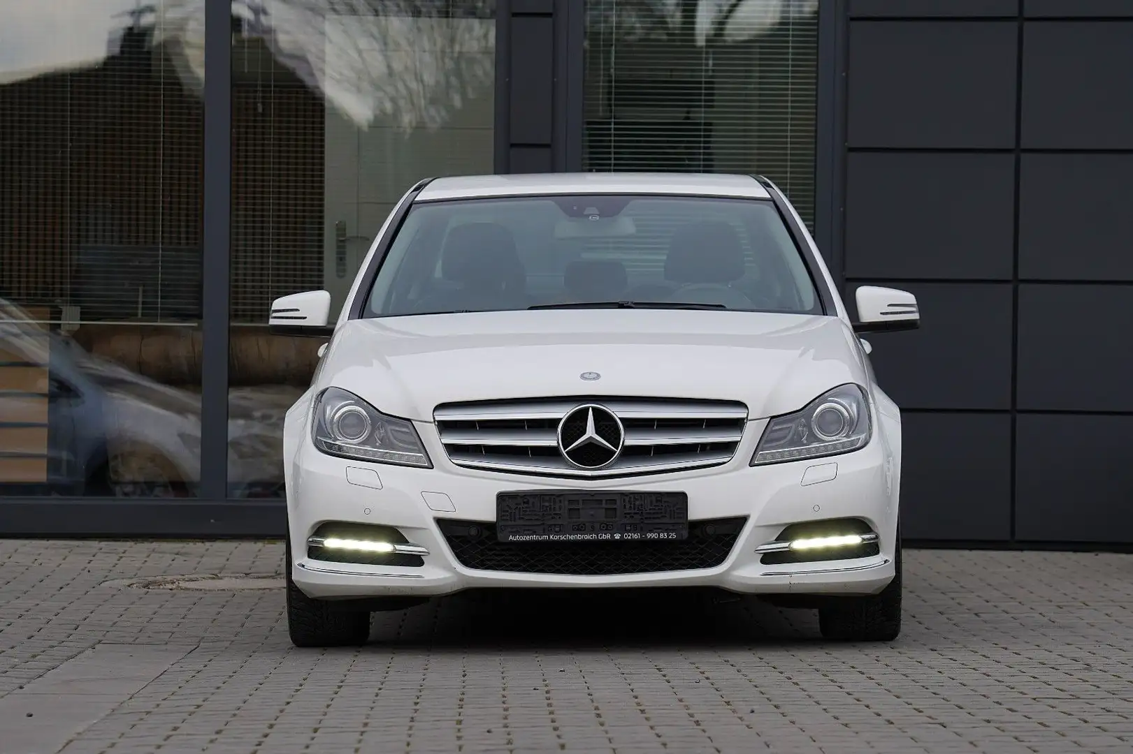 Mercedes-Benz C 180 CGI BlueEfficiency Avantgarde 2J. GARANTIE Weiß - 2
